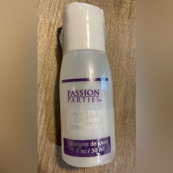 *NWOT* Passion Parties Adult Toy Cleanser - Picture 1 of 2